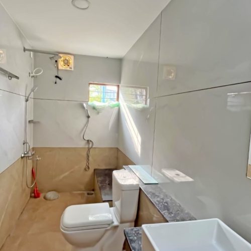 thefloershostel_rose_washroom (1)