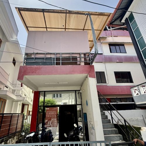 ladies hostel in kaloor